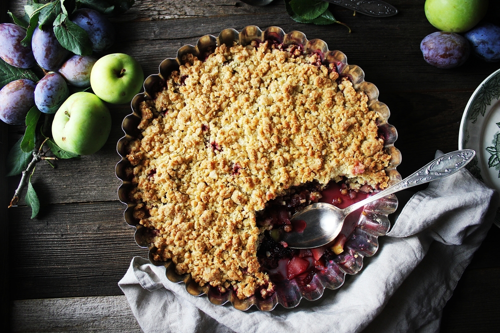 Plum,And,Apple,Crumble,Pie