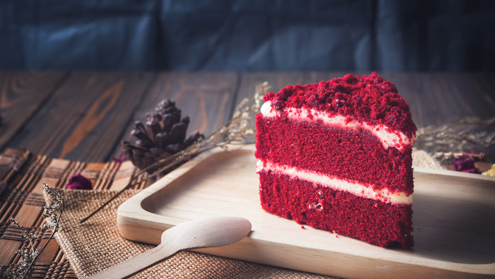 Red,Velvet,Cake,On,Wood,Board