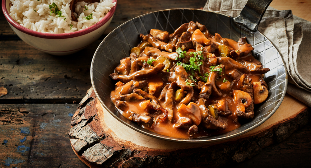 Food,Banner,Of,Meat,Cut,Into,Strips.,Pan,With,Goulash