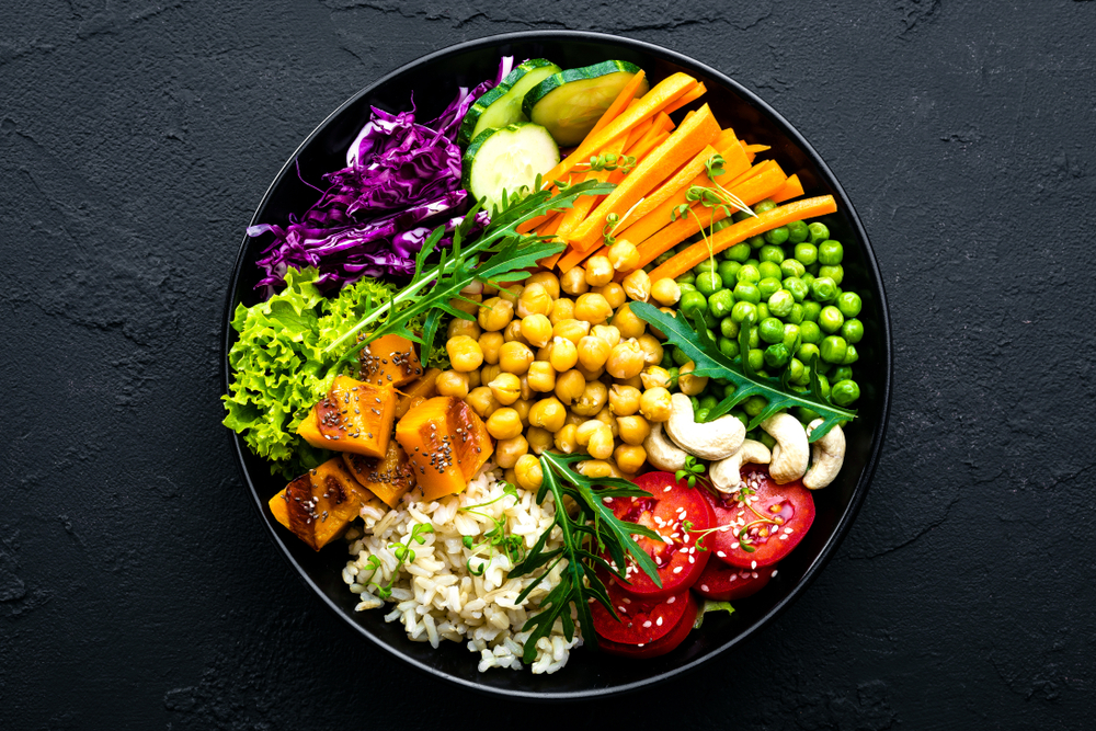 Bowl,Dish,With,Brown,Rice,,Cucumber,,Tomato,,Green,Peas,,Red