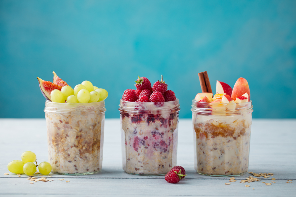 Overnight,Oats,,Bircher,Muesli,With,Fresh,Berries,And,Fruits,In