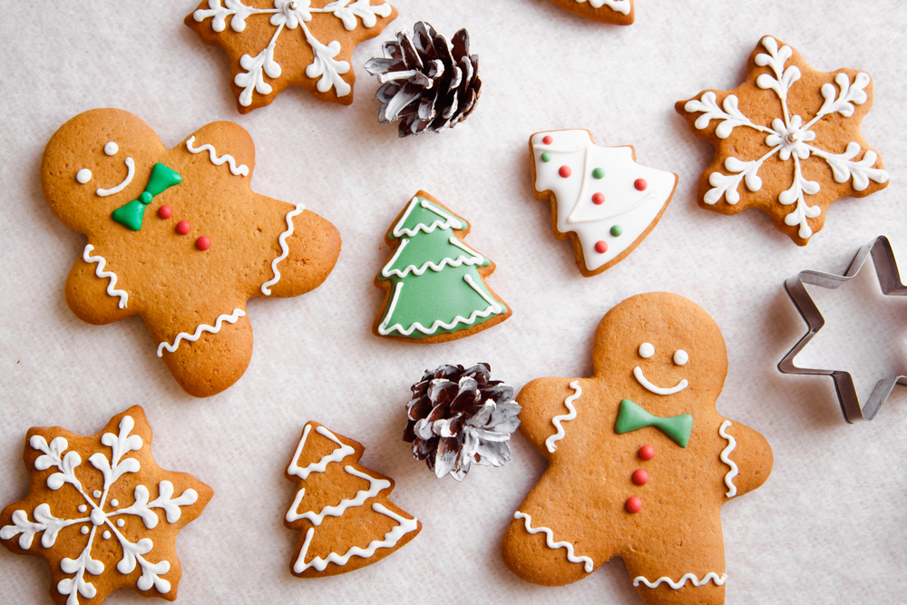 Beautiful,Christmas,Background,With,Gingerbread,Men,,Christmas,Trees,And,Snowflakes